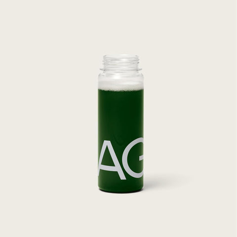 زجاجة خفق بلاستيكية فاخرة سعة 16 أونصة من AG1 Athletic Greens مع غطاء من الفولاذ المقاوم للصدأ